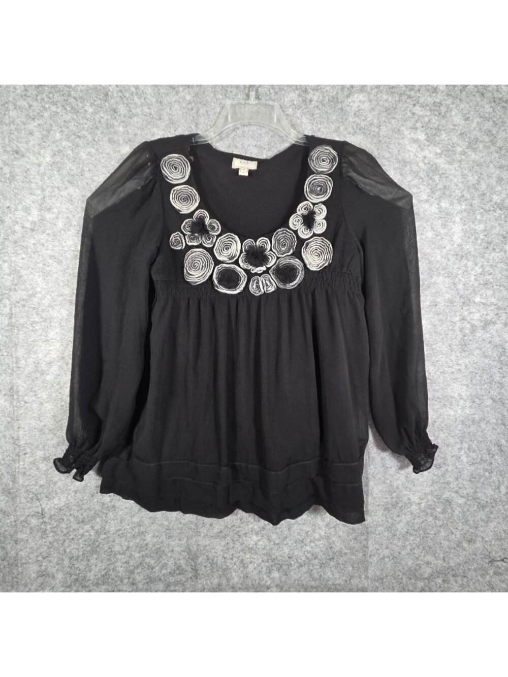 Begie ECI  New York Women's Long Sleeve Pullover Blouse Black Size M